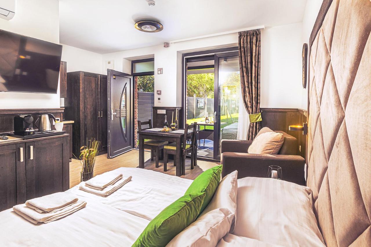 Park Hotel Buek-Buekfuerdo Bagian luar foto