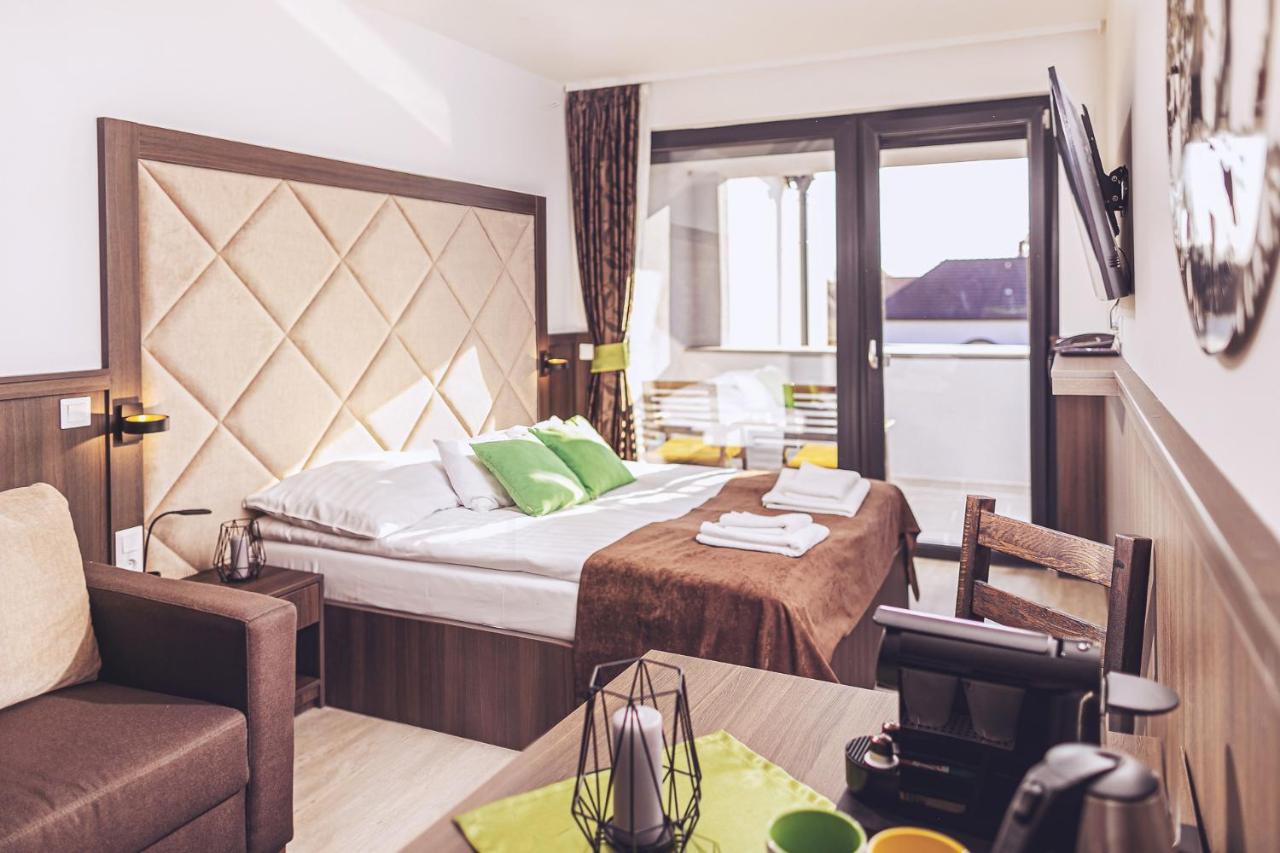 Park Hotel Buek-Buekfuerdo Bagian luar foto